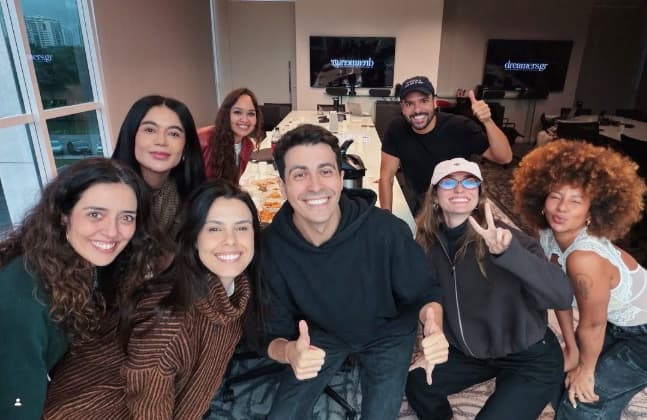 Criadores reunidos presencialmente no Dreamers