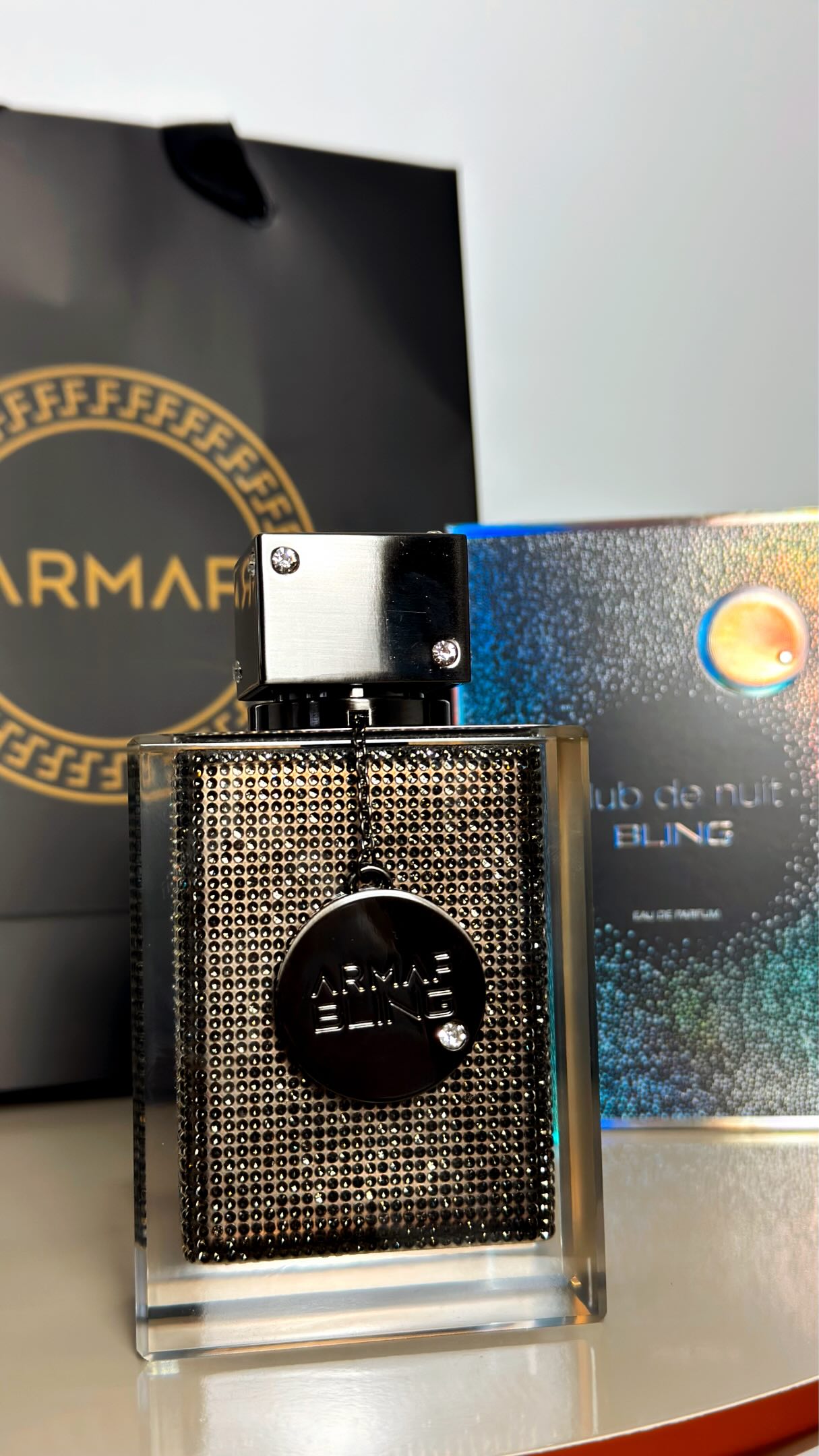 O Club de Nuit Bling entrega aquela perfumaria de presença que você sente já nas pr…