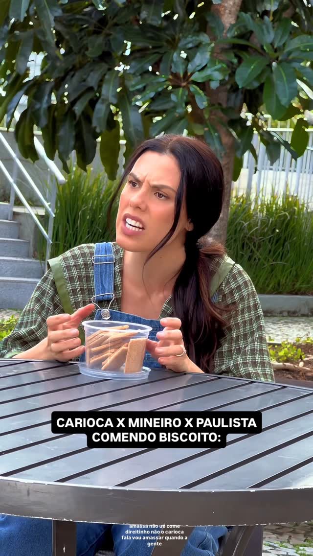 Thumbnail para Carioca x Mineiro x Paulista comendo biscoito 🤣😂👊🏼 Compartilha com seu amigo que vai rir disso! HAHAHAHAHAHHAAH bolacha no Rio é uma coisa, em SP é outra…

#carioca #cariocas #cariocando #cariocadagema #carioquissimo #paulista #mineiro