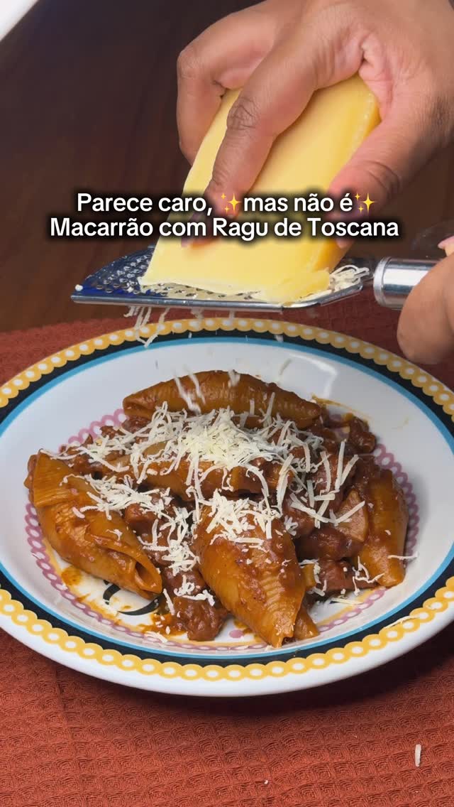 Macarrão com Ragu de Linguiça Toscana 
 Ingredientes • 1 fio de azeite • 500 g de linguiça toscana sem a tripa • 4 dentes de alho picados •…