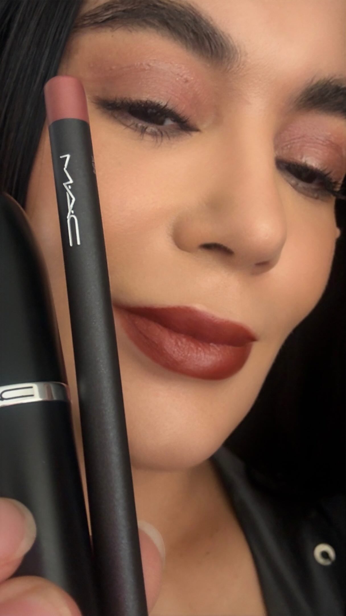 O lip combo perfeito existe e eu posso provar. 💄 

MAC Lip Pencil na cor Dervish p…
