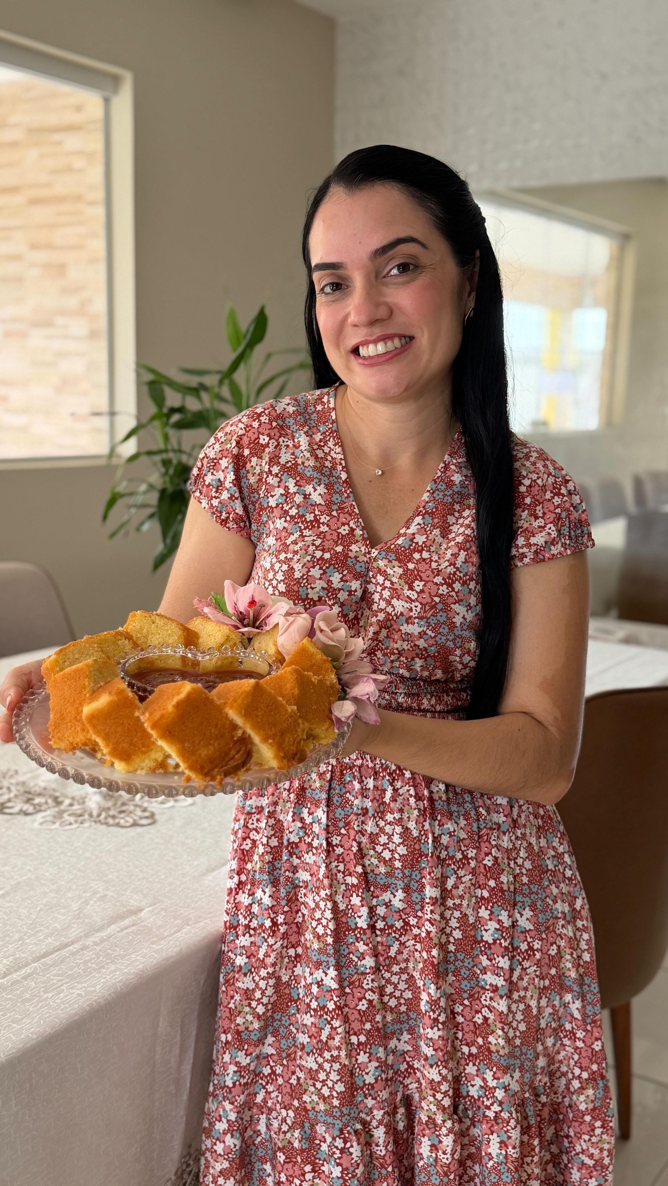 Nada de colocar o bolinho na mesa de qualquer jeito porque com a @tambaualimentos a…