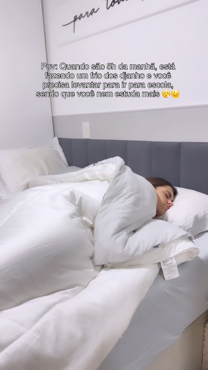 E eu pensava que quando parasse de estudar eu não ia acordar mais tão cedo 😂😂😂 a…