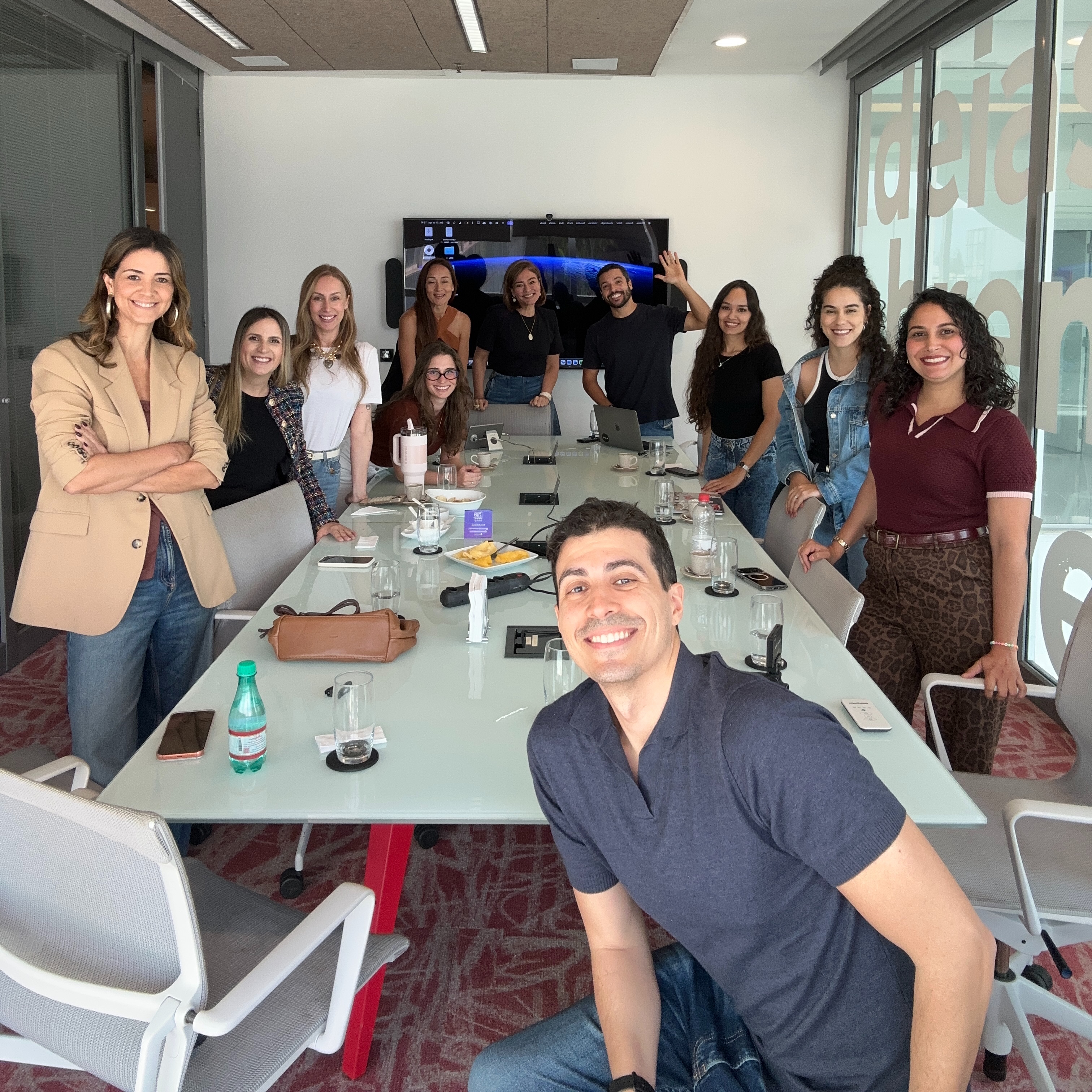 Hoje foi dia do nosso segundo encontro presencial da @data2content. 🧡

E acho que…